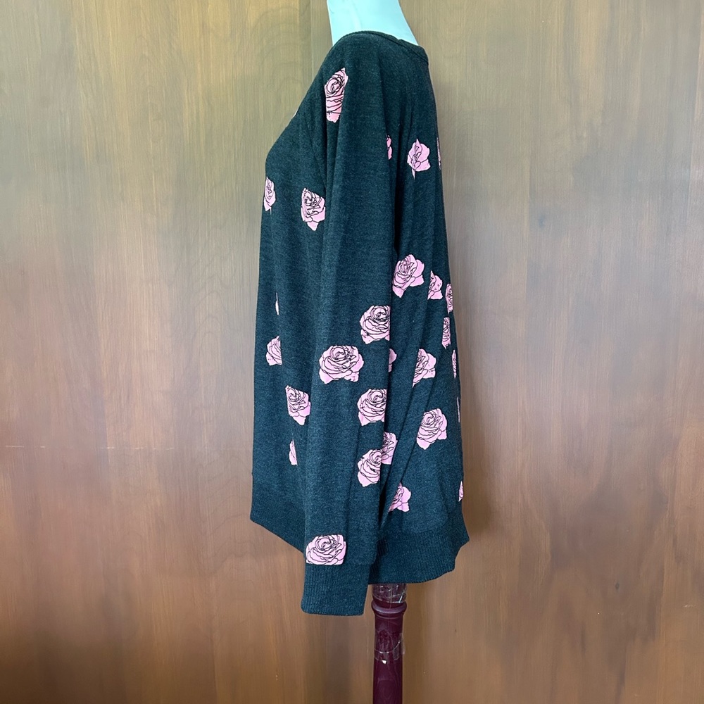 Chaser gray top with roses - Picture 5 of 5